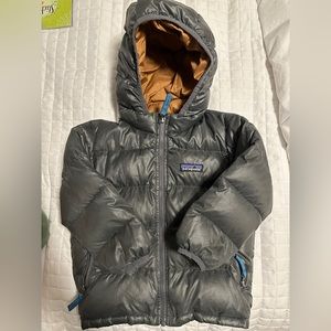 Baby Boys Patagonia size 2t dark gray hi-loft hoody.